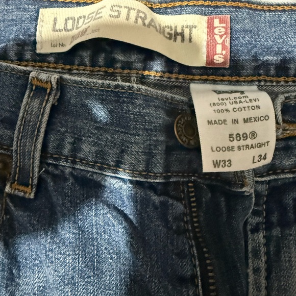 Levi's Relaxed Fit Blue Jeans - Picture 2 of 4